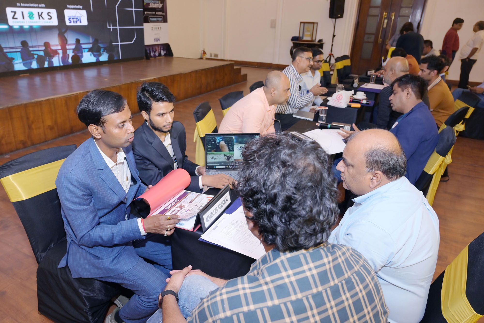 Pitching session for startups by BCC&I
    